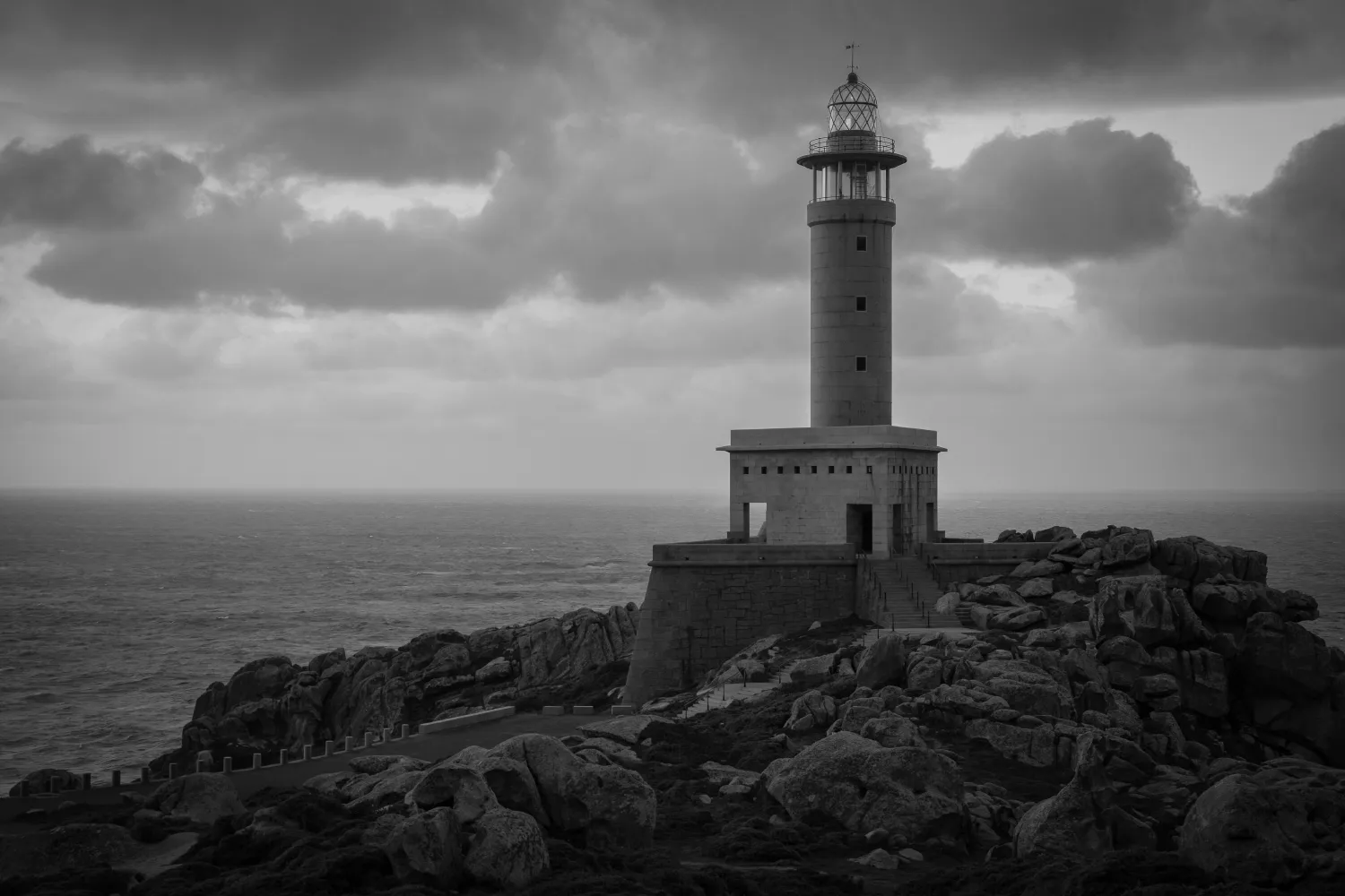 punta-nariga-lighthouse-in-galicia-spain-1_result